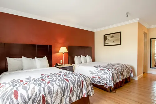 Red Roof Inn & Suites Monterey - Pet friendly
