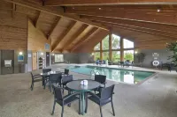 Boarders Inn & Suites by Cobblestone Hotels - Faribault - Pool