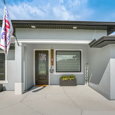 Outdoor Oasis! Luxe Waterfront Gem in Lehigh Acres