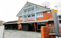 Hotel Maerakaca Tugu Yogyakarta Mitra RedDoorz - parking