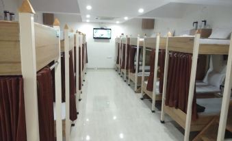 Sunshine Dormitory& Rooms