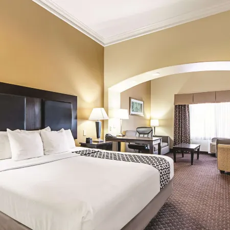 La Quinta Inn & Suites by Wyndham Houston New Caney