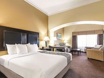 La Quinta Inn & Suites by Wyndham Houston New Caney Hotels near Academy Sports + Outdoors