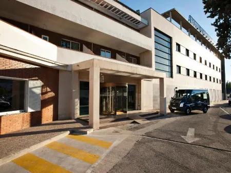 Uve Alcobendas Отели рядом с достопримечательностью «San Sebastián de los Reyes The Style Outlets»