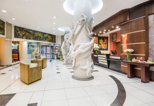 Exe Galeria Man Ging Over view