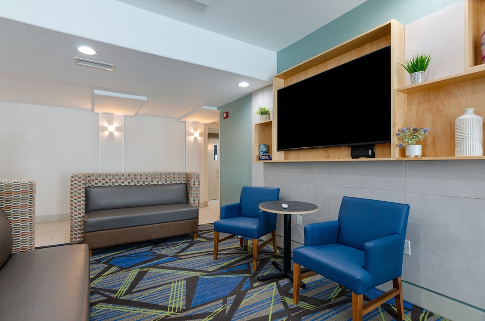 Holiday Inn Express Hotel & Suites Weston, an Ihg Hotel