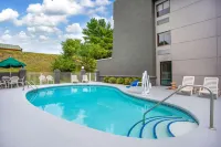 La Quinta Inn & Suites by Wyndham Roanoke Salem Hotels in Salem