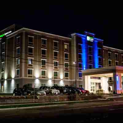 Holiday Inn Express & Suites Peekskill-Lower Hudson Valley Hotel Exterior