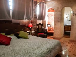 La Casa de Astrid Room 7 Beautiful Bedroom Close to Havana's Airport