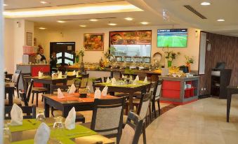 Hotel Eco Premium Plaza Meru