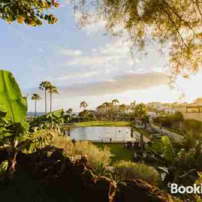 11 Holiday Homes Hotel Exterior