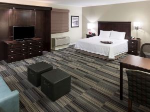 Hampton Inn & Suites Omaha-Downtown