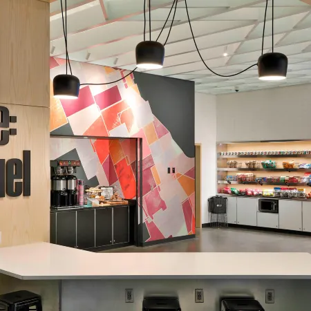 Aloft Dubai Airport Отели рядом с достопримечательностью «Гархуд»