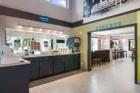 Clarion Pointe Jamestown - Falconer - breakfast