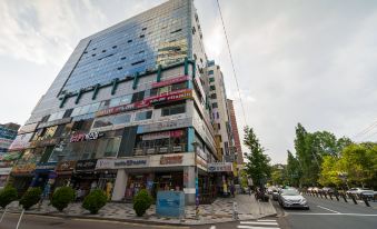 2. 용지호스텔..