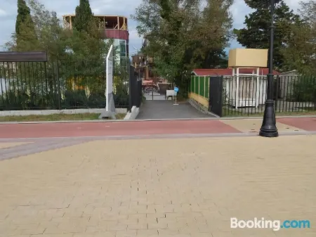Лотос Отели рядом с достопримечательностью «Пляж "Роза Хутор"»