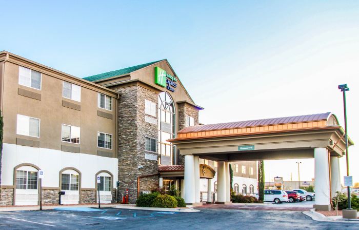 Holiday Inn Express & Suites Carlsbad by IHG