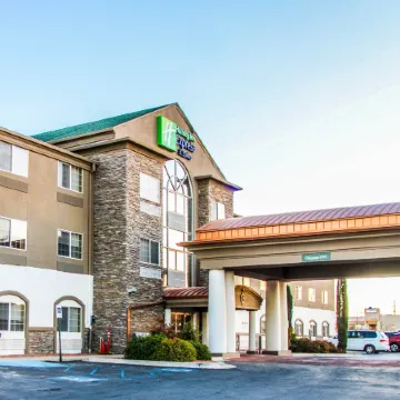 Holiday Inn Express & Suites Carlsbad by IHG