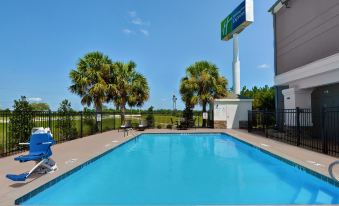 Holiday Inn Express Atmore North