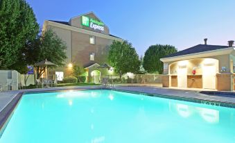 Holiday Inn Express & Suites DFW Airport - Grapevine