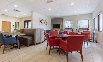 Holiday Inn Express METROPOLIS by IHG