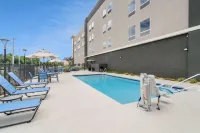 La Quinta Inn & Suites by Wyndham Tifton - プール