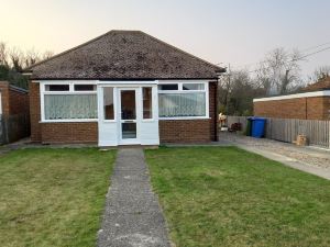 Captivating 2-Bed House in Warden and Close to Sea