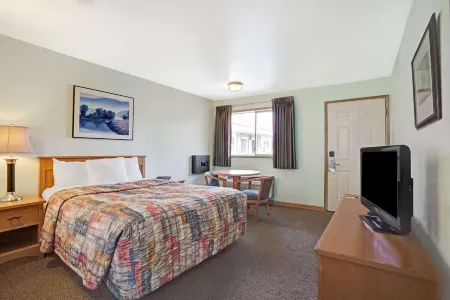 Travelodge by Wyndham Seattle North of Downtown Отели рядом с достопримечательностью «Шлюз Хирам М. Читтенден»