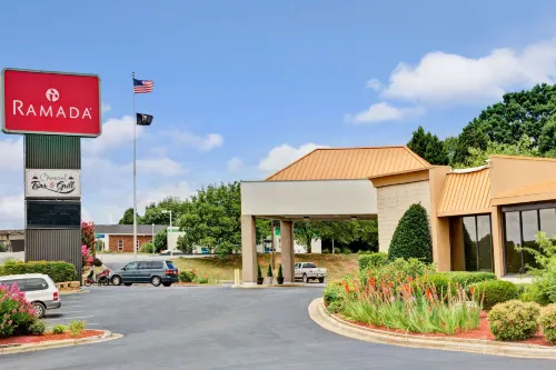 Ramada by Wyndham Statesville Các khách sạn ở Statesville
