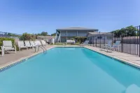 Travelodge by Wyndham Clearlake Hotels in Cobb