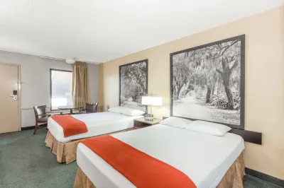 Super 8 by Wyndham Adel GA I-75 Hotels in Adel