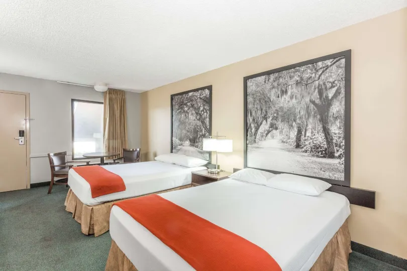 Super 8 by Wyndham Adel GA I-75