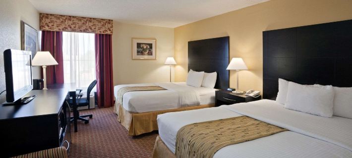 La Quinta Inn & Suites by Wyndham Salina Hotels in Salina