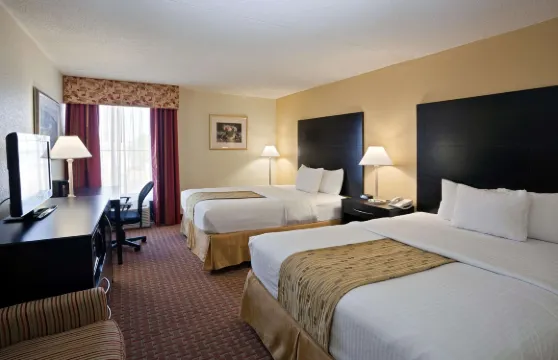 薩萊納拉昆塔温德姆套房酒店