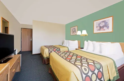 Super 8 by Wyndham Marshall Hotels in Marshall