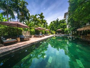 La Residence Blanc d'Angkor