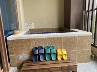 Guangzhou Zengcheng Baishuizhai Forest Valley Golden Leaf Hot Spring Holiday Villa - Vila