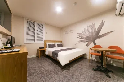 The 7 Hotel