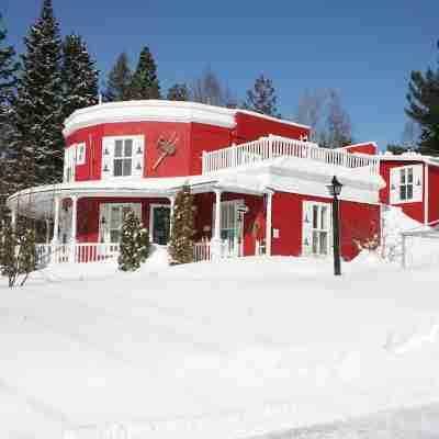 Auberge de La Tour du Lac Hotel Exterior