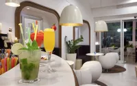โรงแรมพลาซ่า - ที่มีบาร์