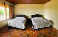 Arenal Backpackers Resort Hotel a 