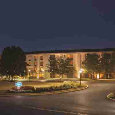 Hampton Inn Lancaster Hotel Exterior