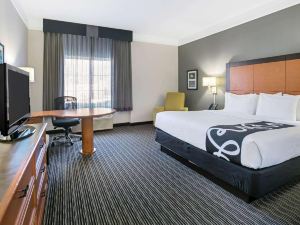 La Quinta Inn & Suites by Wyndham Dallas Arlington South