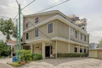 RedDoorz Plus near Lippo Cikarang Mall Hotel di Cikarang Selatan