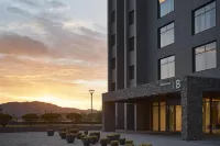 Bloomvista Hotel & Conference Hotels near Yongmunsan Mountain