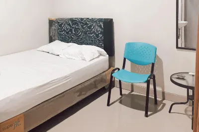 Almira Homestay Ambon Mitra RedDoorz Hotels near Ambon Island