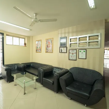 Hotel Aashish Deluxe Lodging, Kolhapur