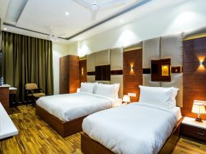 Hotel Aura Grand by Levelup Hotels