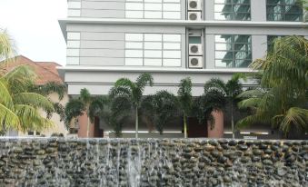 Nazlis Guesthouse @ Acapella Residence