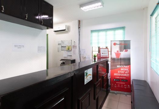 레드도어즈 피카스 호텔 외관